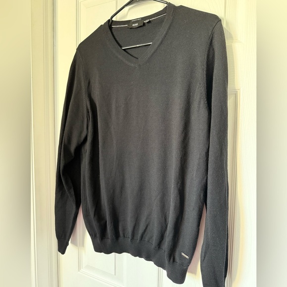 MENS HUGO BOSS  REGULAR-FIT V-NECK | SIZE M | 100% VIRGIN WOOL - Picture 3 of 9